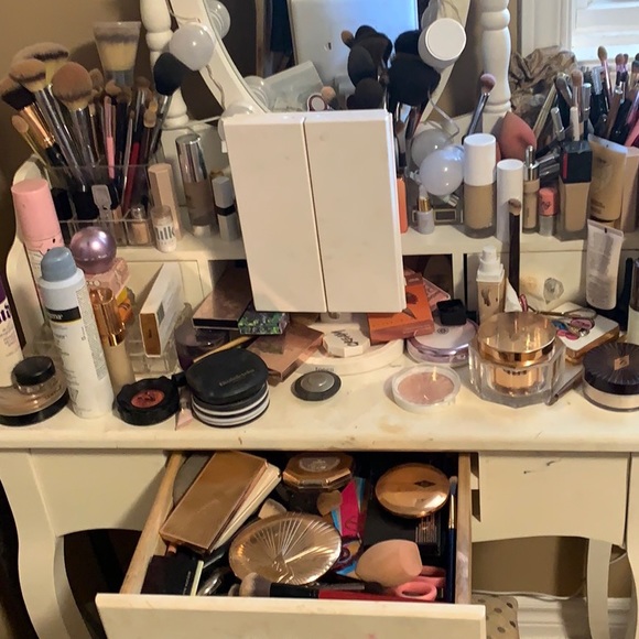 Meet your Posher, Colleen - Picture 3 of 3